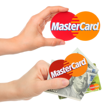 Kyiv, Ukrayna - 9 Eylül 2024: Mastercard logosu bulunan eller seti, şeffaf bir arkaplanda izole edildi. MasterCard Worldwide, Amerika Birleşik Devletleri 'nin çok uluslu finansal hizmet şirketidir.