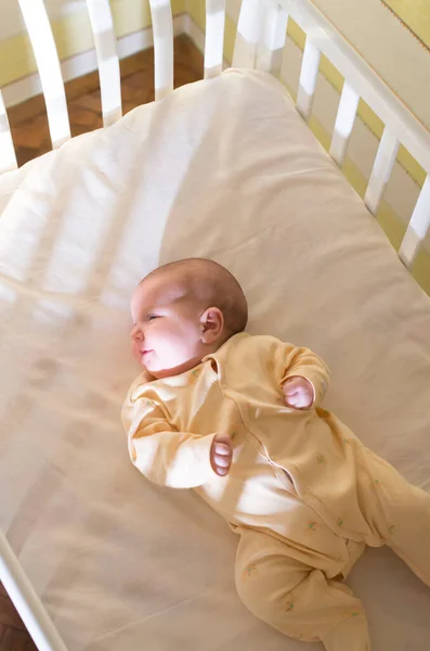 Baby Bett Kinderzimmer lizenzfreie Stockbilder