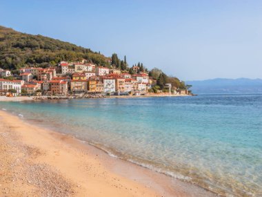 Moscenicka draga, Istria, Hırvatistan. Güzel deniz manzarası, turizm, tarihi bir şehrin kıyıları, temiz iklim, sağlıklı yaşam tarzı..