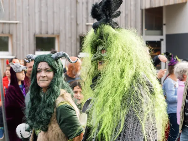 Schierke, Almanya - 30 Nisan 2025. Alman gelenekleri, geleneksel Hexengeçit, Cadı Geçidi, Walpurgis Gecesi, yıllık kültürel etkinlik