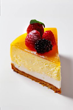 Ahududulu taze portakallı cheesecake.