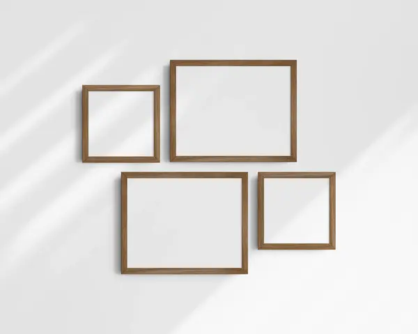 画廊壁面造型 4个棕色核桃木框架 简约的框架模型 两个水平框架和两个正方形框架 14X11 8X8 在有阴影的白墙上 — 图库照片