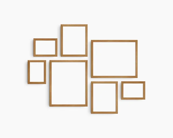 画廊壁面造型 7个樱桃木框架 简约的框架模型 白墙上有3个水平框架和4个垂直框架 5X7 7X5 8X10 12X15 15X12 — 图库照片#