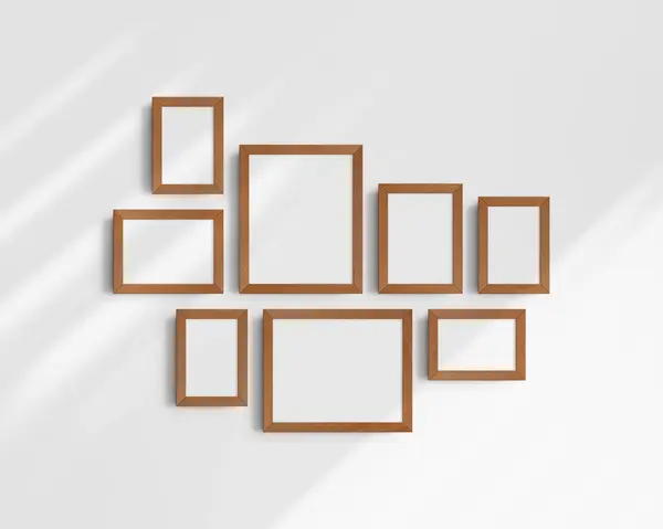 画廊壁面造型 8个樱桃木框架 简约的框架模型 5个垂直框架和3个水平框架 4X6 6X4 5X7 7X5 8X10 10X8 图库图片