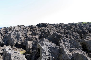 Japonya 'nın Okinawa kentindeki Zanpamisaki (Zanpa Pelerini) kayaları. 