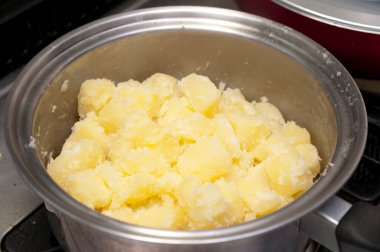 Japon mutfağı, kofukiimo, önce haşlanmış patates tabağı.)