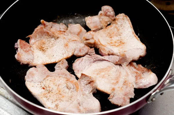 Cozinhar Bife Porco Frigideira — Fotografia de Stock