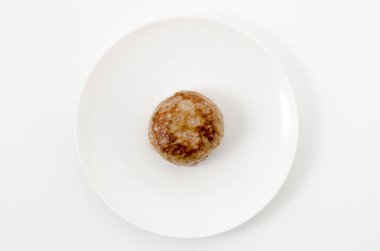 Tabakta lezzetli hamburger bifteği