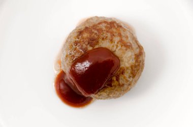 Tabakta lezzetli hamburger bifteği