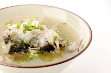 Arajiru, balık kafası çorbası, balık kemiğinden ya da balık derisinden yapılmış çorba.