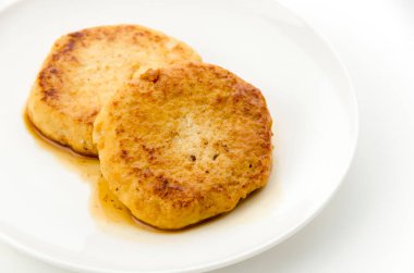 Tofu burger bifteği, Koya tofusu ve doğranmış tavuk.