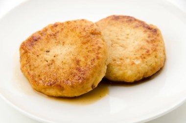 Tofu burger bifteği, Koya tofusu ve doğranmış tavuk.