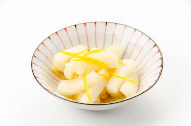 Yuzu Daikon (Yuzu ile Japon turpu turşusu)