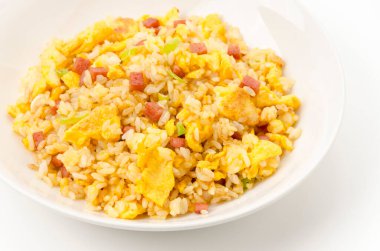 Yumurtalı pilav ve öğle yemeği.