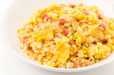 Yumurtalı pilav ve öğle yemeği.