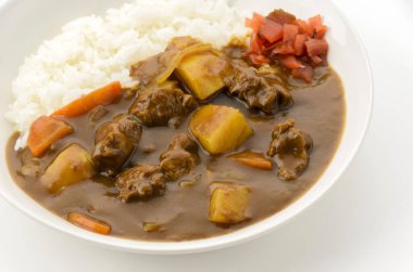 Beyaz arka planda Japon körili pirinci.