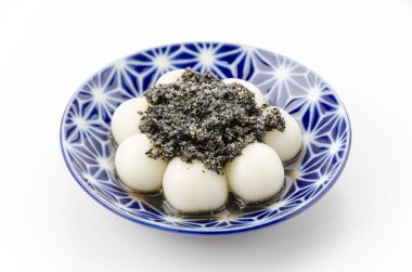 Japon tatlısı, susam soslu shiratama dango.