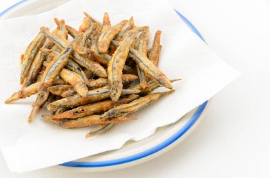 Japon yemeği, Kibinago Karaage, kızarmış gümüş çizgili ringa balığı.