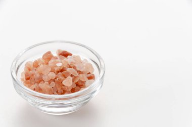 Himalaya pembe tuzu küçük cam kasede