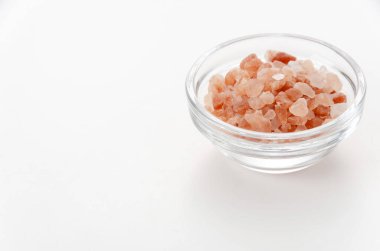 Himalaya pembe tuzu küçük cam kasede