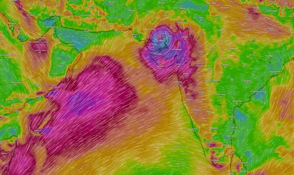 ドレスデン ドイツ2023年6月16日強い風と大雨でインドに接近するBiparjoyと呼ばれる強力な熱帯低気圧を示す風の気象ウェブサービスに関する地図 ロイヤリティフリーのストック写真