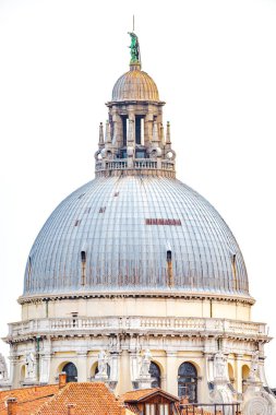 Venedik, İtalya. Venedik 'teki tarihi eserlerin bulunduğu Santa Maria della Salute Bazilikası' nın ana kubbesinin kapak sayfası.