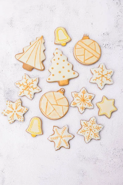 Biscoitos Caseiros Gengibre Natal Fundo Branco Cookies Várias Formas Esmalte — Fotografia de Stock