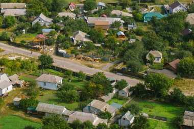 Sıcak mevsimde bir günde köyün havadan görüntüsü..
