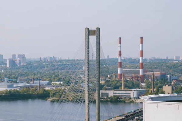 Nehrin Planda Şehir Köprüsü Arka Planda Şehir Bölgeleri Olan Havadan — Stok fotoğraf