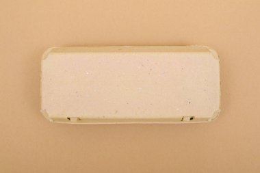 Kapalı yumurta kutusu ve on yumurta. Fotokopi alanı olan kutu paketini veya yumurta kabını kapat. Tavuklu yumurta kutusu, karton kutu ya da yumurta kabı..