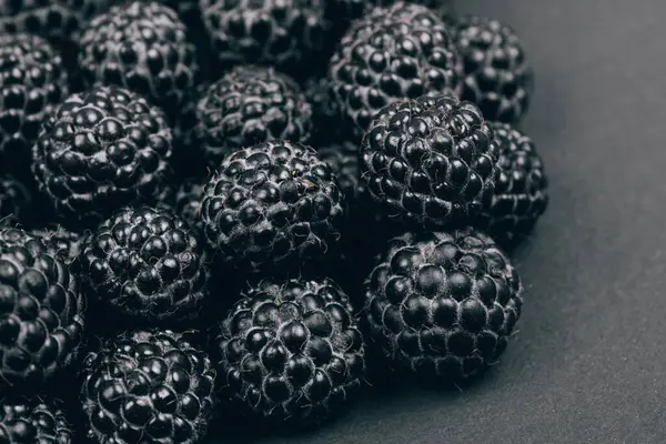 Heap Fresh Ripe Sweet Raspberries Gray Background Black Raspberries Macro — Stock Photo, Image