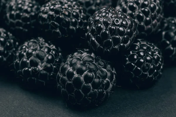 Black Raspberries Closeup Macro Shot Heap Fresh Ripe Sweet Raspberries — Stock Photo, Image
