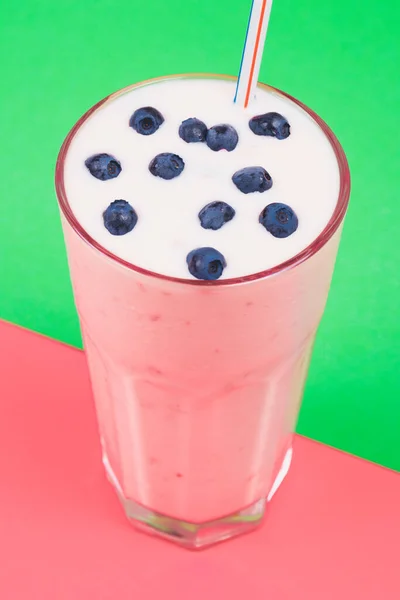 Glass Cold Milkshake Fresh Blueberries Top Drink Glass Straw Green — Fotografia de Stock