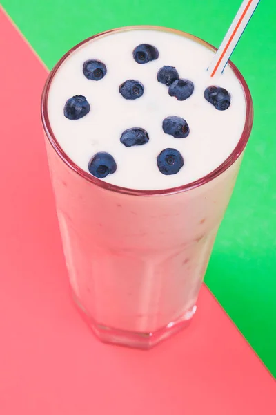 Glass Cold Milkshake Fresh Blueberries Top Drink Glass Straw Green — Stock fotografie