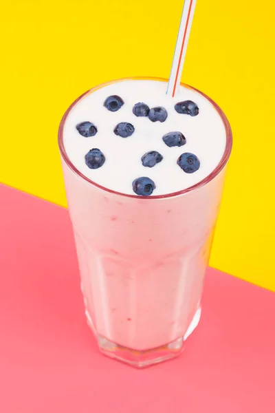 Glass Cold Milkshake Fresh Blueberries Top Drink Glass Straw Yellow — ストック写真