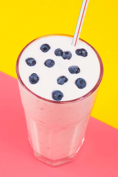 Glass Cold Milkshake Fresh Blueberries Top Drink Glass Straw Yellow — ストック写真