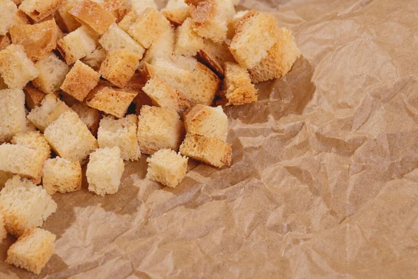Pieces Roasted White Bread Parchment Paper Close Delicious Croutons — Foto Stock