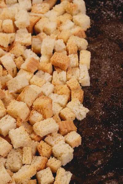 Pieces Roasted White Bread Baking Tray Close Delicious Croutons — Fotografia de Stock