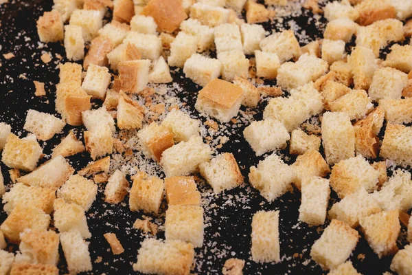 Pieces Roasted White Bread Dark Background Close Delicious Croutons — Stock Photo, Image