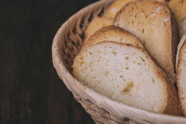 Pyszne Grzanki Kawałki Pieczonego Białego Chleba Krojony Chleb Bliska Grzanki — Zdjęcie stockowe