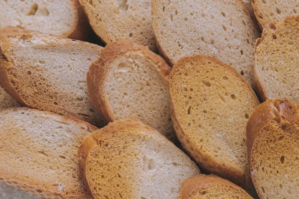 Pyszne Grzanki Kawałki Pieczonego Białego Chleba Makro Strzał Chleb Krojony — Zdjęcie stockowe
