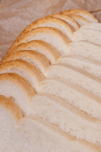 Pão Branco Fatiado Com Crosta Marrom Close — Fotografia de Stock
