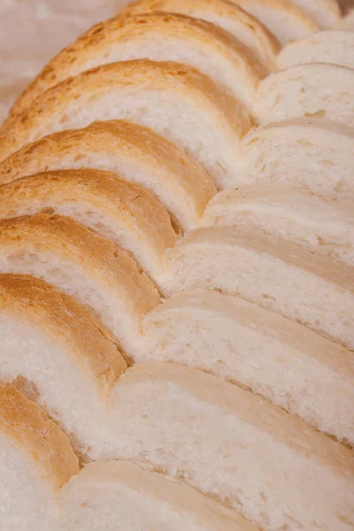 Κομμένο Λευκό Ψωμί Καφέ Κρούστα Closeup — Φωτογραφία Αρχείου