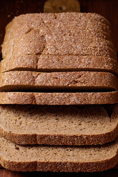 Κομμένο Καφέ Ψωμί Καλυμμένο Πίτουρο Από Κοντά Μακρο Βολή — Φωτογραφία Αρχείου