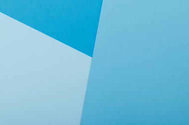 Mavinin farklı tonlarından oluşan bir kağıdın çok renkli arkaplanı. Geometrik arkaplan.