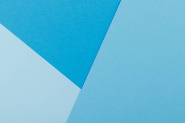 Mavinin farklı tonlarından oluşan bir kağıdın çok renkli arkaplanı. Geometrik arkaplan.