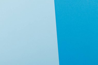 Mavinin farklı tonlarından oluşan bir kağıdın çok renkli arkaplanı. Geometrik arkaplan.