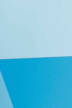 Mavinin farklı tonlarından oluşan bir kağıdın çok renkli arkaplanı. Geometrik arkaplan.