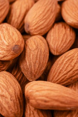 Badem kapanıyor. Makro fotoğraf. 