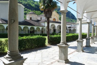 San Lorenzo kolej kilisesinin dini kompleksi Chiavenna, Sondrio, Lombardy, İtalya.
